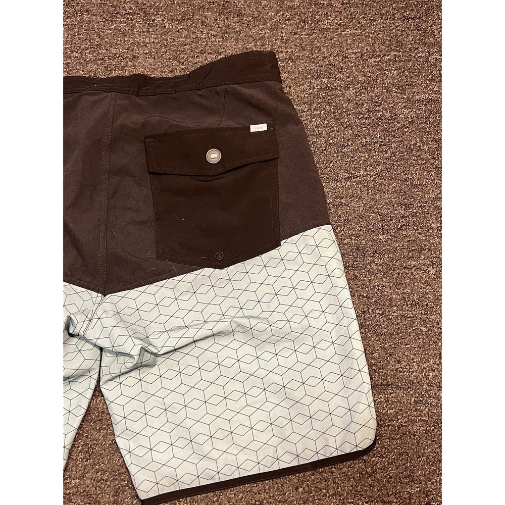 Vuori Cruise Boardshort Men' 30 Gray Blue Geometric 7" Inseam Performance Beach - Picture 4 of 4